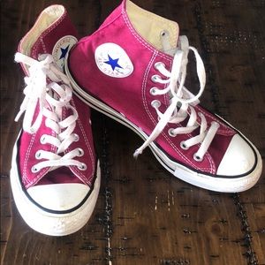 Converse woman’s size 8,5 in dark red